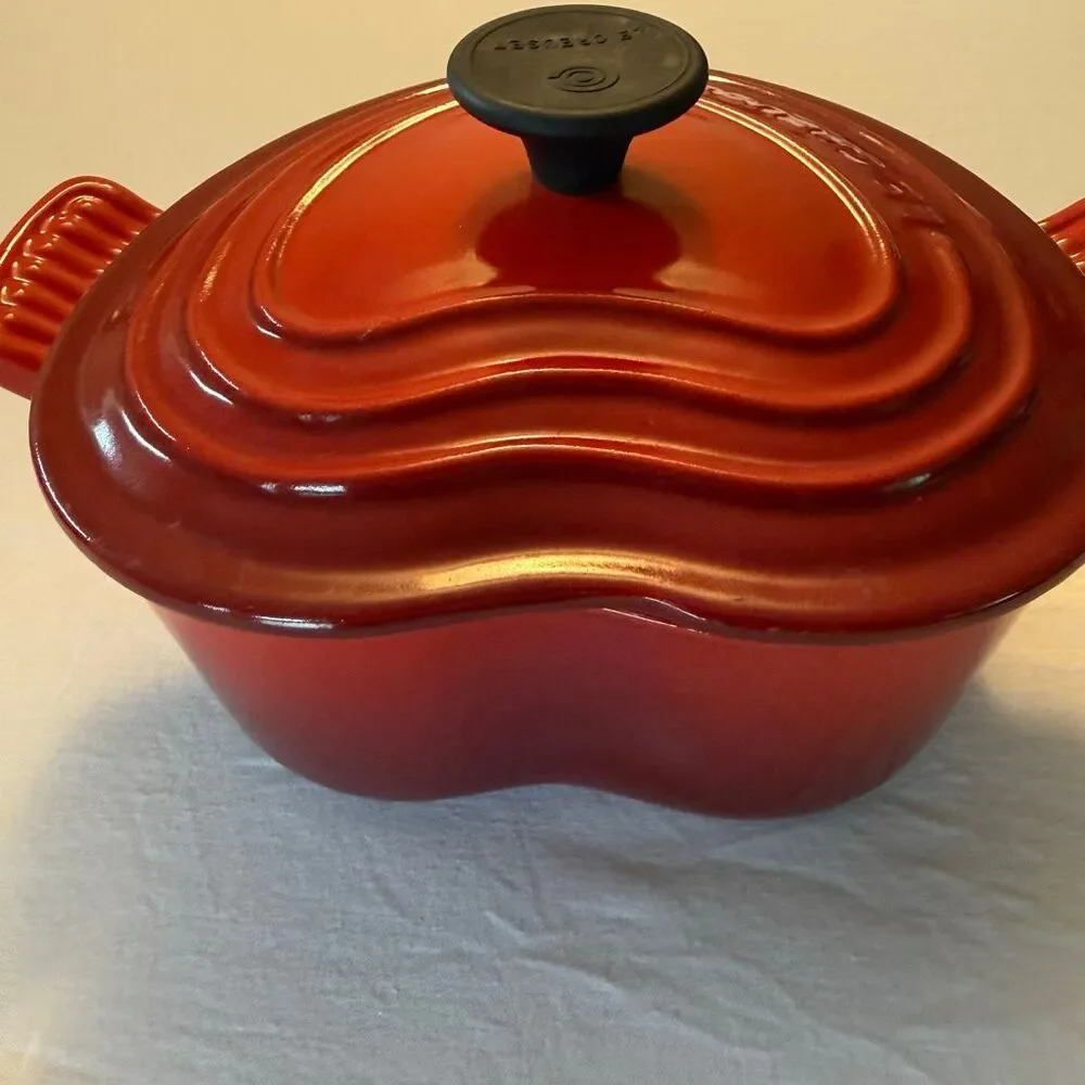 Le Creuset | Heart Shaped 2L | Cast Iron |Cocotte Dutch Oven Cerise | Red France